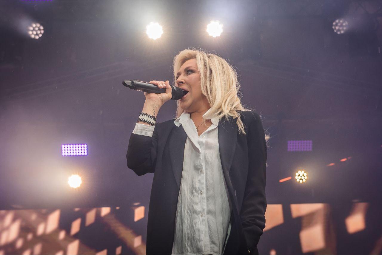 Фото Крики фанатов, тысячи зрителей и Ваня Дмитриенко. День Болельщика в Новосибирске – яркие кадры 35